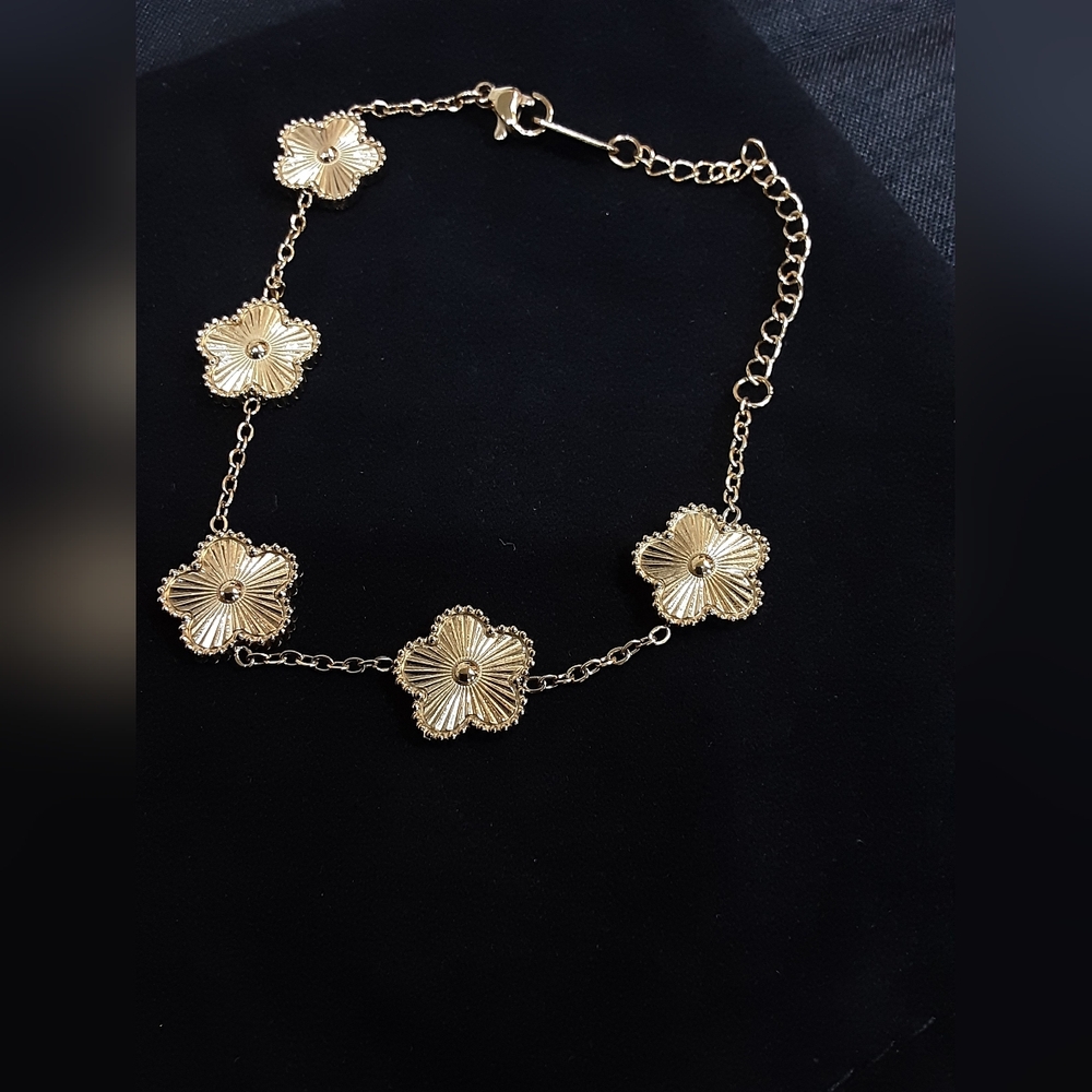 Elegant Gold Flower Braclet J264